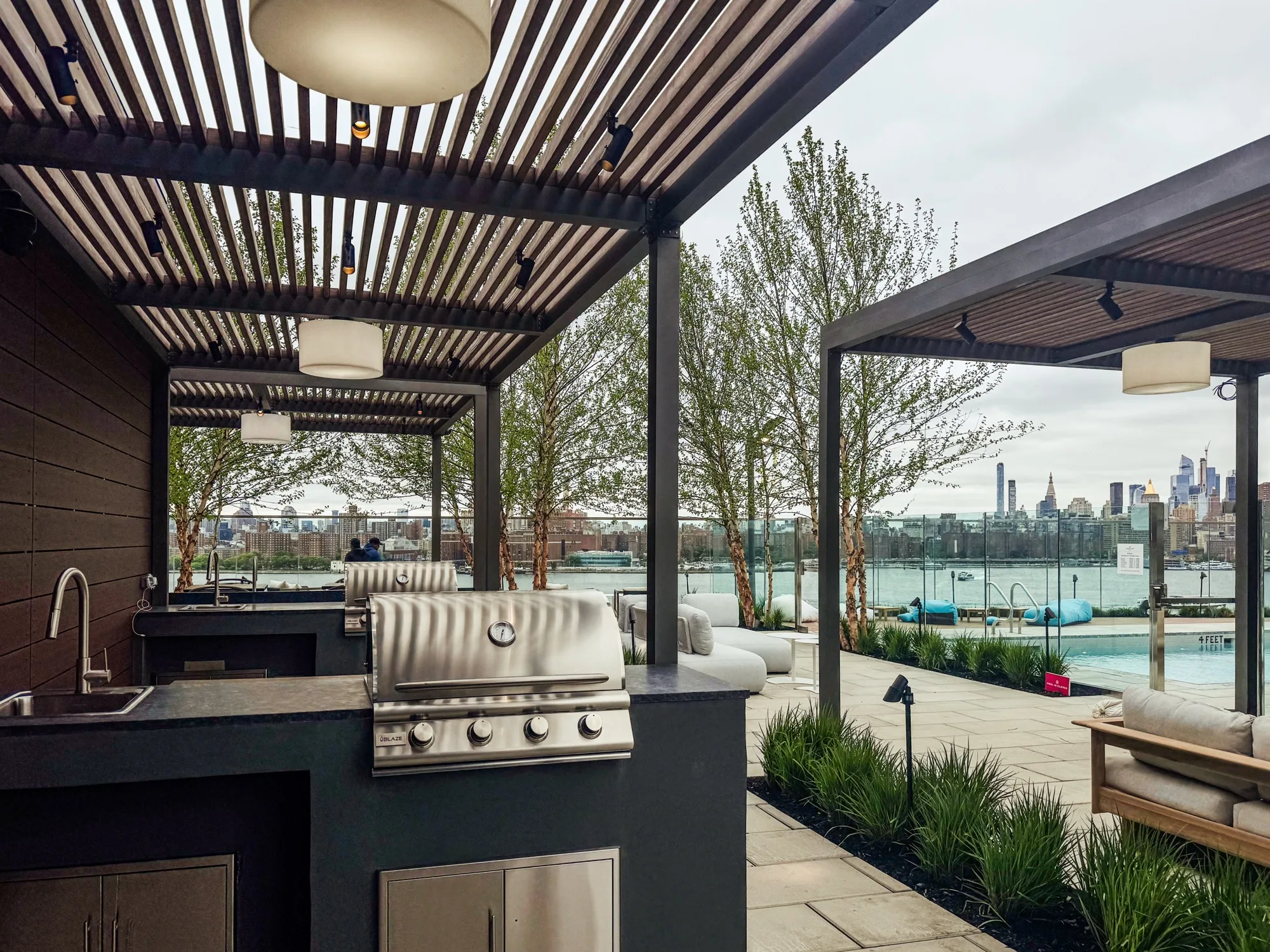 Rooftop pergola with outdoor kitchen