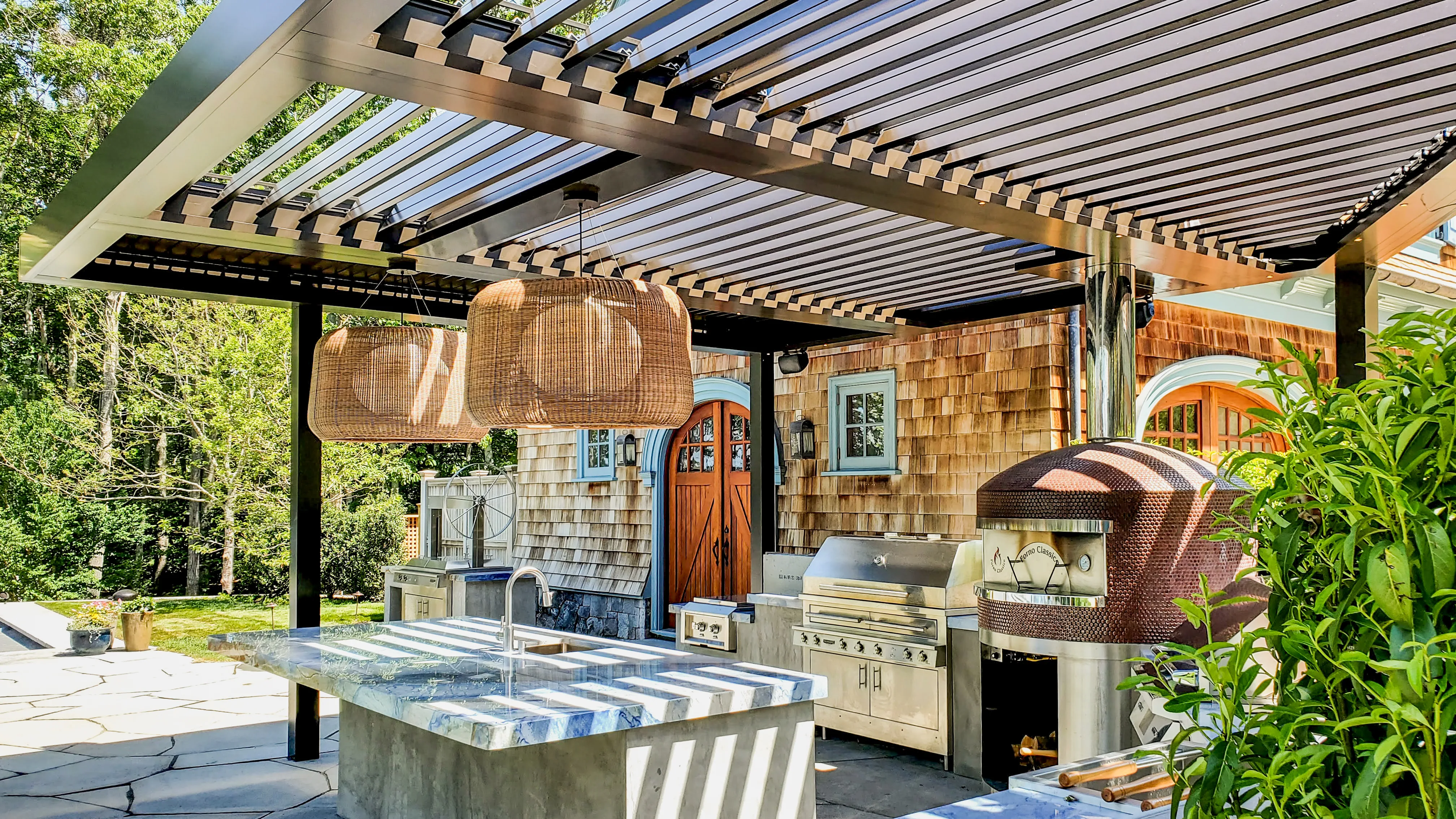 Outdoor kitchen with integrated pergola