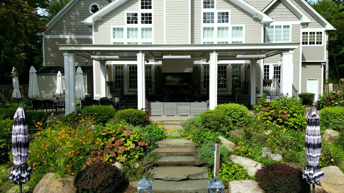 Modern louvered roof in Norwood, NJ