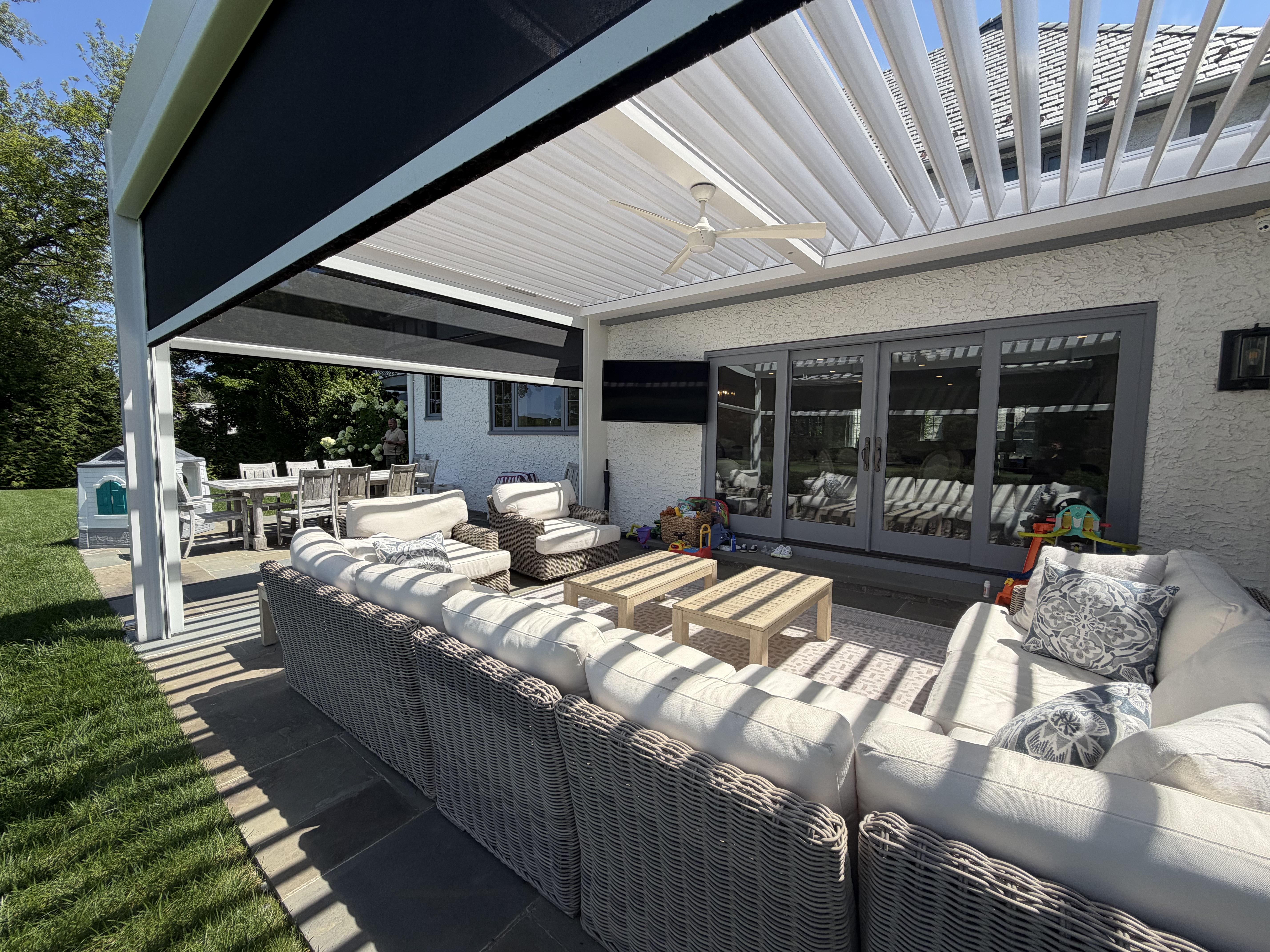 Modern Azenco R-Blade Motorized Pergola, Rye NY